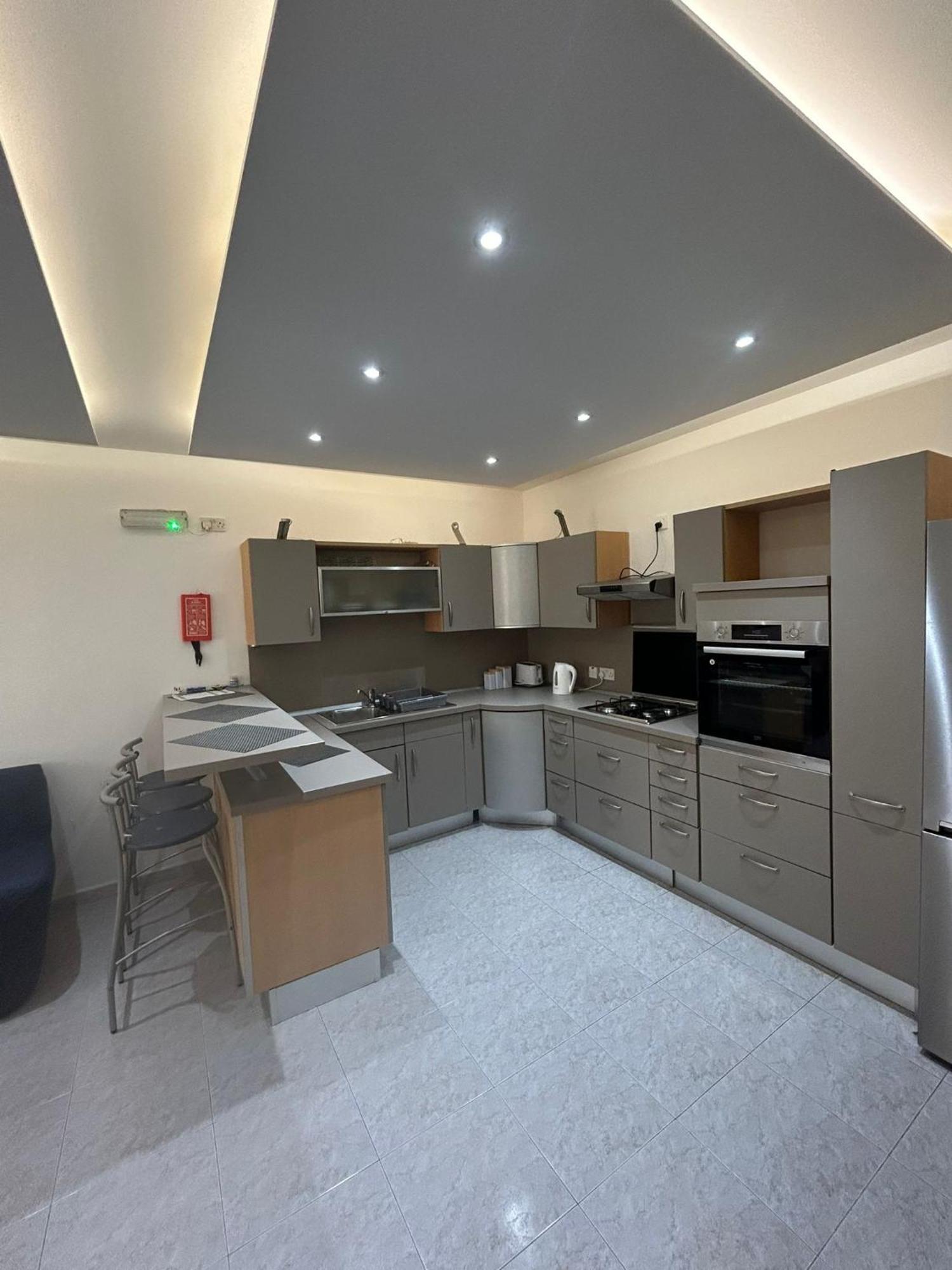 No 6 Poseidon Apartment سانت جوليان المظهر الخارجي الصورة